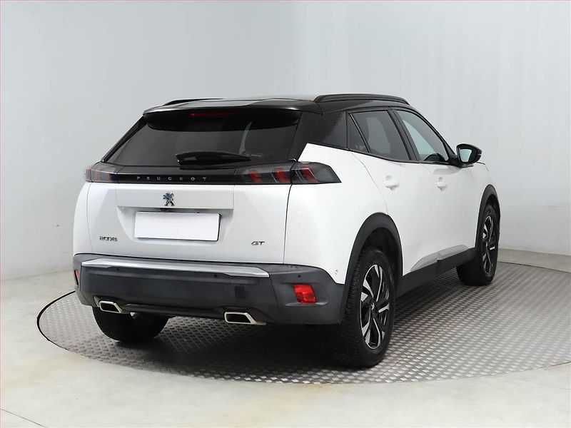 Peugeot 2008 (2021) GT Line 1.2 PureTech, Automat - fotka 5 z 22