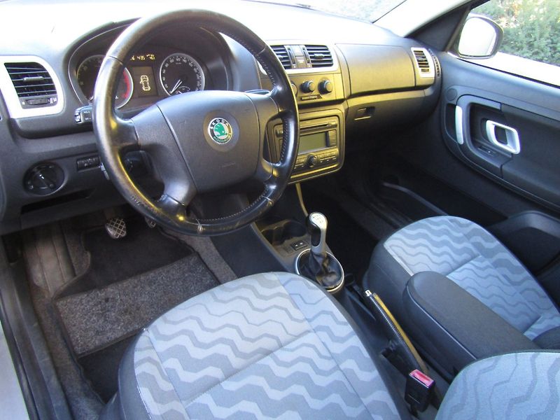 Škoda Roomster (2008) 1.4 TDI 59kW - fotka 13 z 34