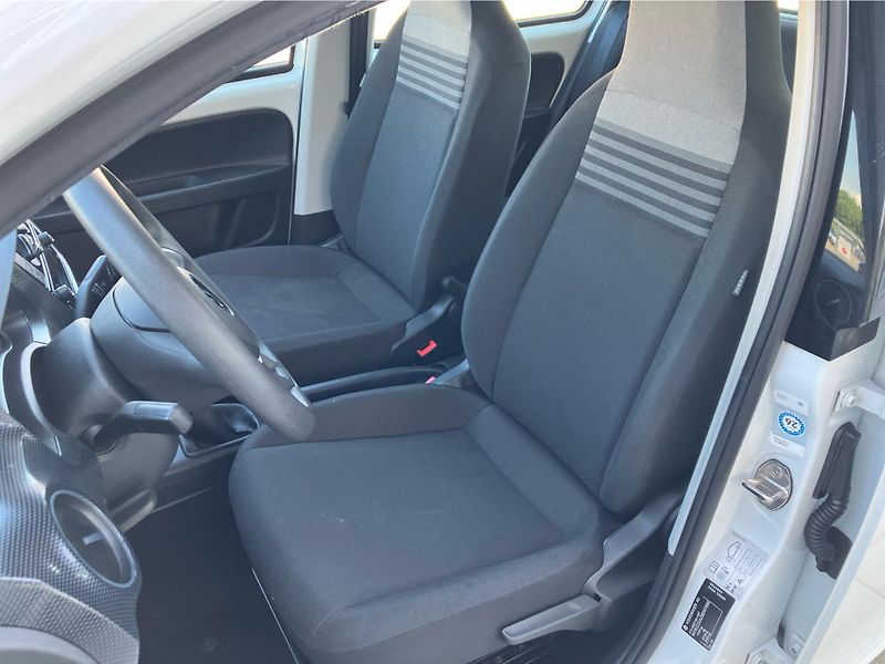 Volkswagen up! 1.0 MPI 48 kW KLIMA - fotka 23 z 30