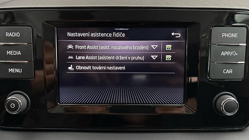 Škoda Scala 1.0 TSI Ambition - fotka 23 z 23