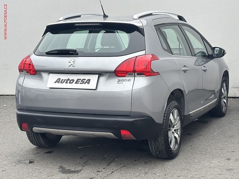 Peugeot 2008 (2015) 1.2 VTi, Allure, AT, navi - fotka 4 z 17