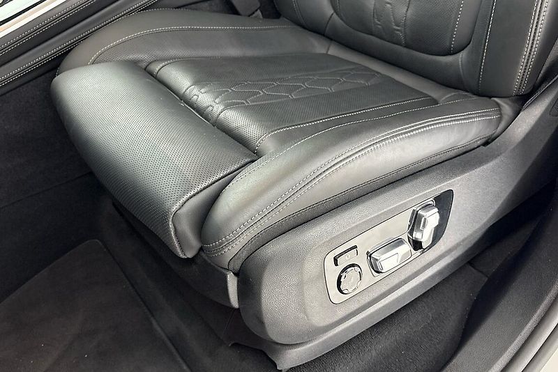 BMW X7 xDrive40d - fotka 7 z 28