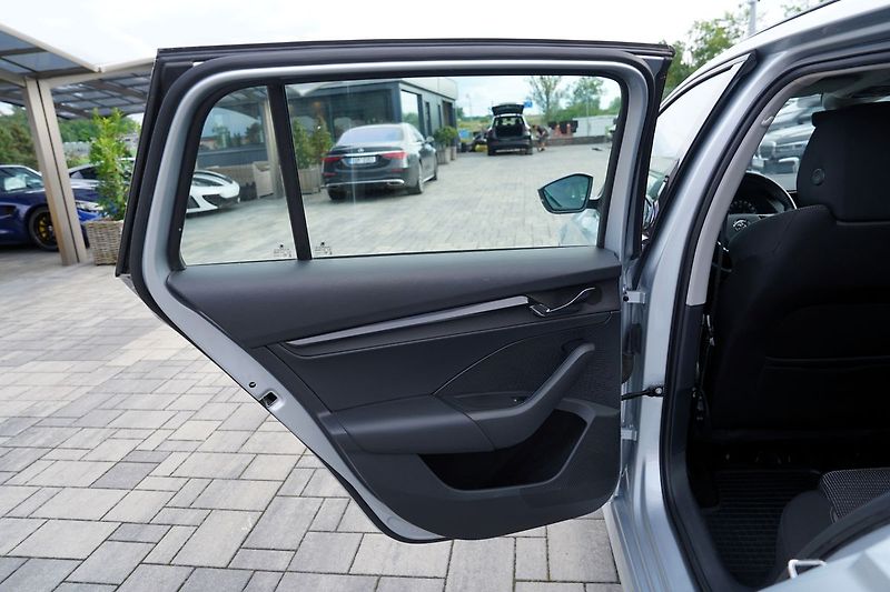 Škoda Octavia IV  2.0 TDI DSG 4x4/150 PS - fotka 16 z 43