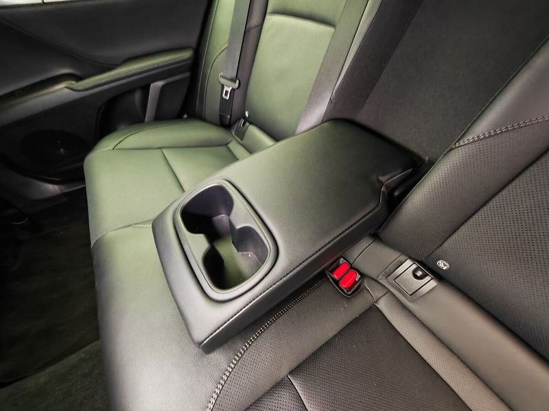 Toyota Camry Prestige - fotka 16 z 38
