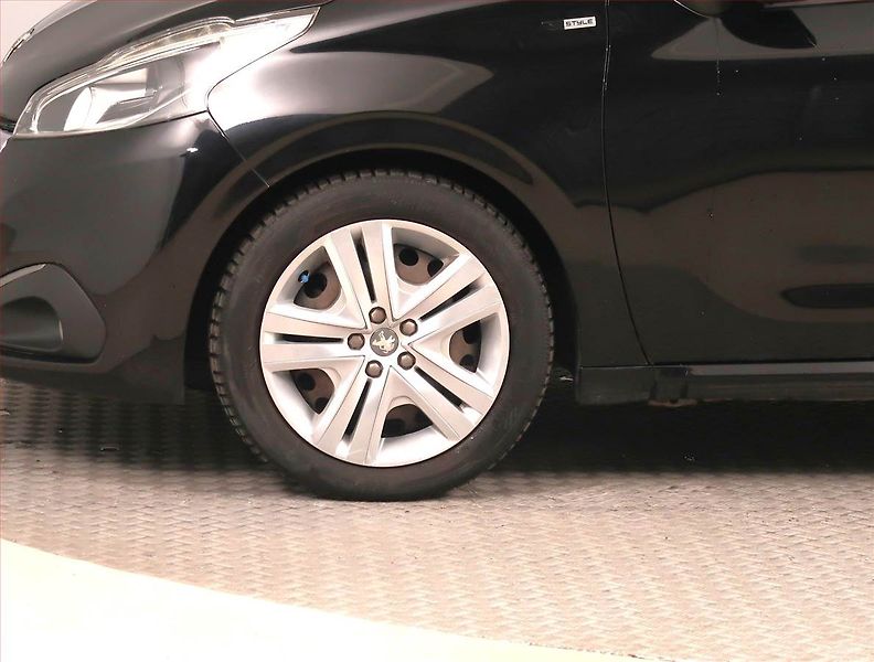 Peugeot 208 (2016) 1.6 BlueHDi, Tempomat - fotka 14 z 15