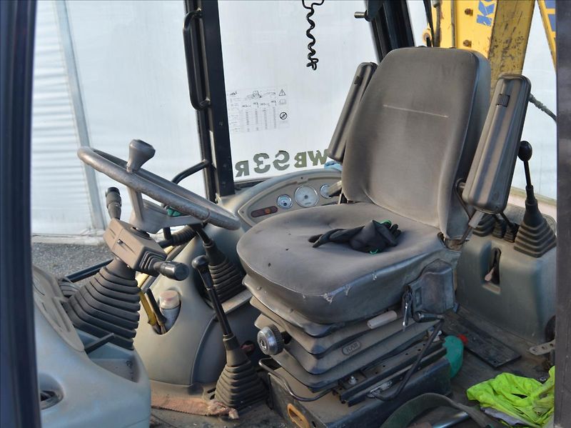 Komatsu WB 93R - fotka 11 z 14