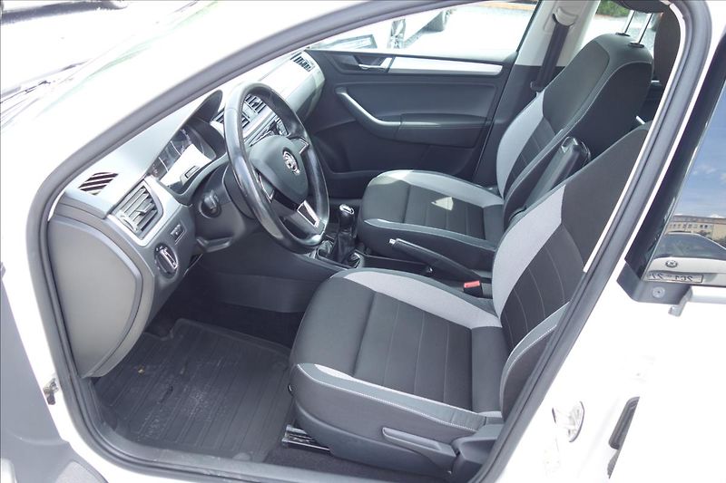 Škoda Rapid 1,4 TDi,ČR,SERV. KN.,AMBITION. - fotka 10 z 30