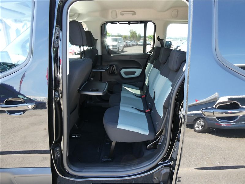 Citroën Berlingo 1,5 BlueHDi96kW LONG 1.maj,AT8 - fotka 23 z 48
