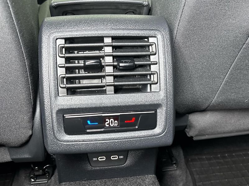 Volkswagen Golf Life DSG - fotka 22 z 28