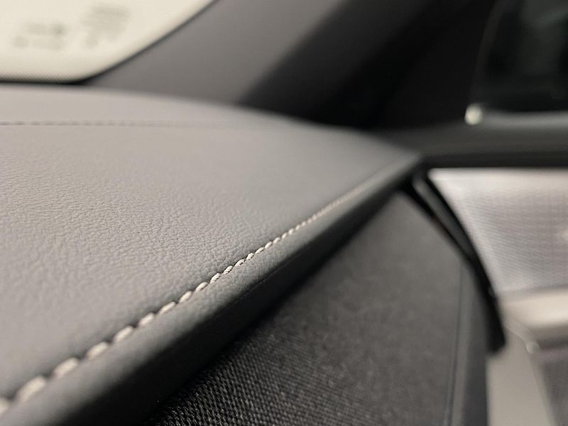 Volvo XC90 (2026) B5 AWD AUT BLACK EDITION PLUS  - fotka 35 z 74