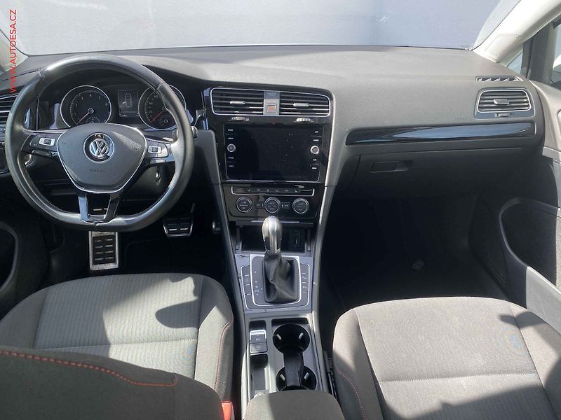 Volkswagen Golf (2017) 1.0 TSi, Sound, DSG, +kola - fotka 8 z 18