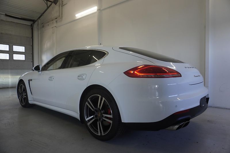 Porsche Panamera  4,8I V8 4WD PD - fotka 7 z 45