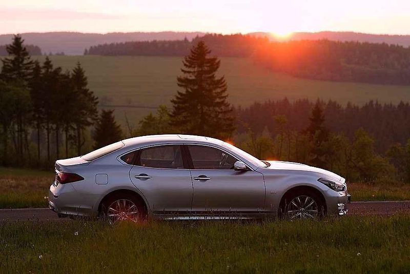 Infiniti Q70.