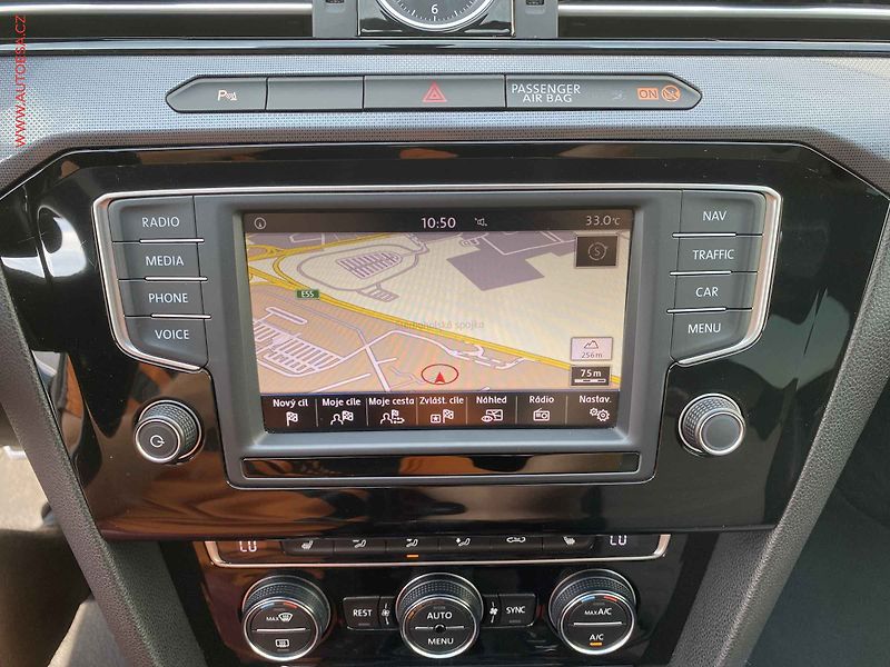 Volkswagen Passat (2015) 2.0 TDi, AC, výhřev sed. - fotka 18 z 19