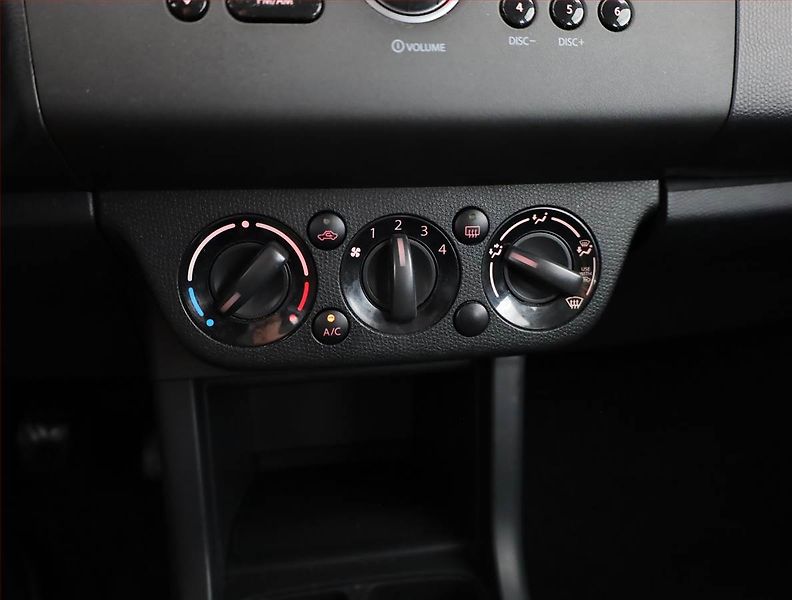 Suzuki Swift (2010) 1.3 i, Serv.kniha, rezervace - fotka 10 z 13
