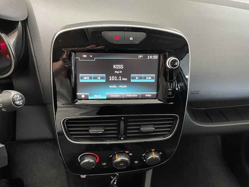 Renault Clio 0.9 TCe ČR 1.MAJ REZERVACE  - fotka 25 z 28