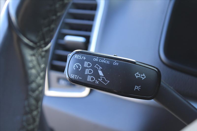 Škoda Karoq 1.6 TDI 85kW AMBITION DPH ČR - fotka 15 z 22
