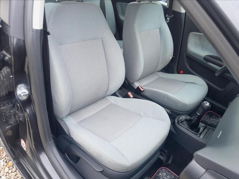 Seat Ibiza 1,4i16V - fotka 31 z 40