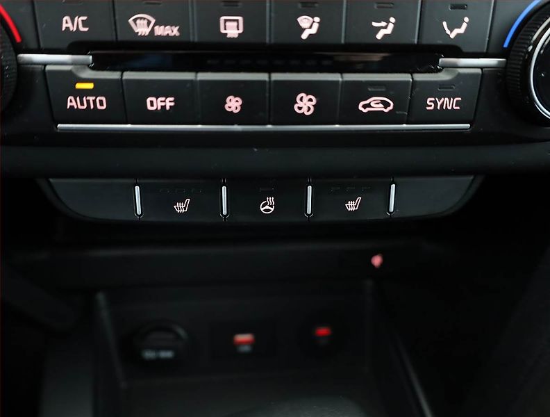 Kia Ceed (2024) 1.5 T-GDI - fotka 12 z 19