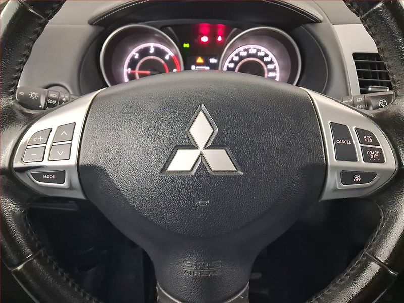Mitsubishi Outlander (2013) 2.2 DI-D, 4X4, 7 míst - fotka 15 z 21