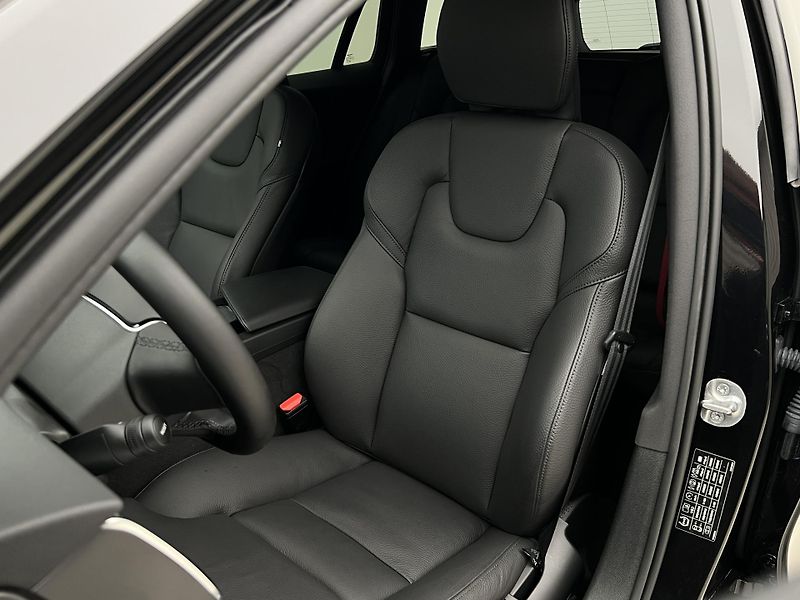Volvo V60 B4 DARK PLUS AUT - fotka 18 z 45