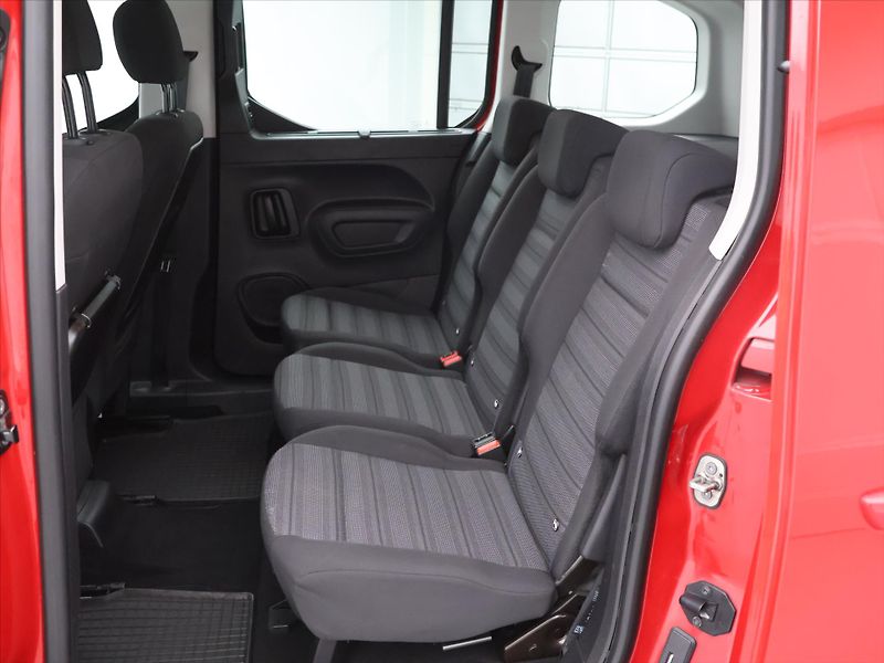 Opel Combo 1,5 CDTi 75kW Innovation CZ DP - fotka 14 z 27