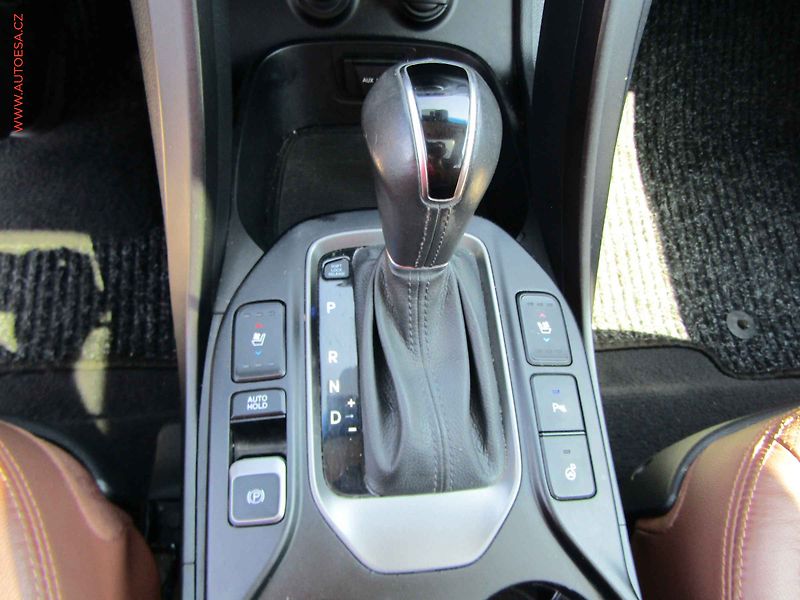 Hyundai Santa Fe (2015) 2.2 CRDi 4x4, AT, panor - fotka 19 z 25