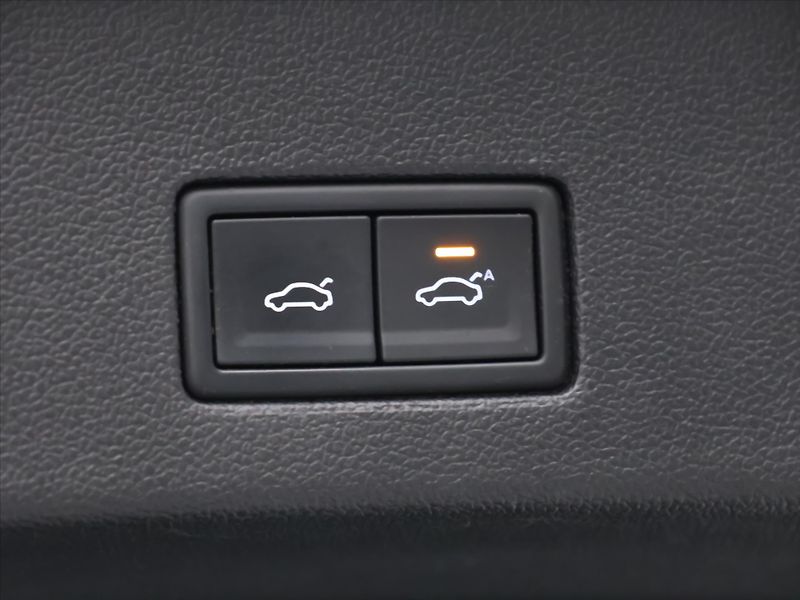 Volkswagen Touareg 3,0 TDI 210kW 4M LED DPH CZ - fotka 11 z 39