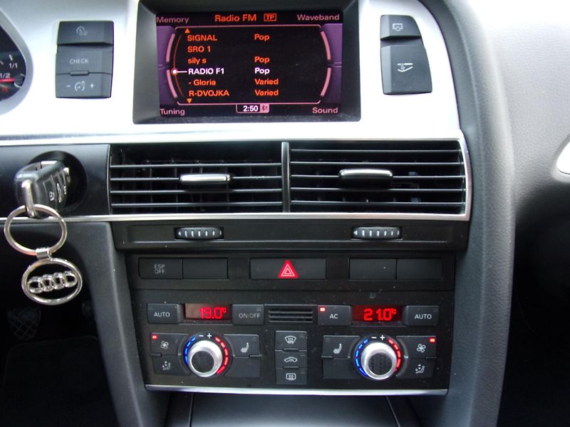 Audi A6 (2011) 2.0T 125kW S-LINE KŮŽE MANUÁL - fotka 11 z 20
