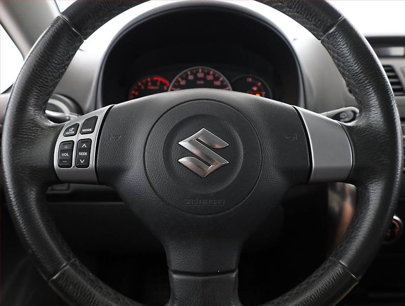 Suzuki SX4 (2007) 1.6 VVT, 4X4, Vyhř. sedaček - fotka 8 z 13