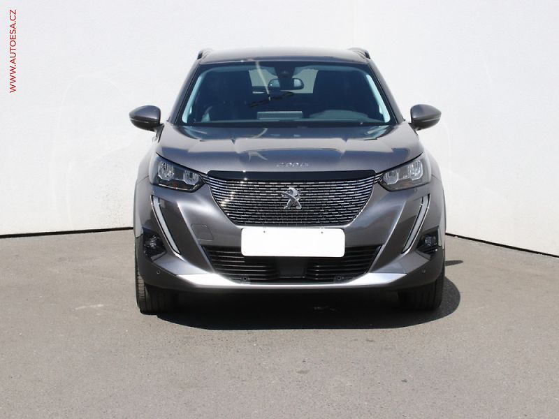 Peugeot 2008 (2021) 1.2 PT, ČR, Allure, AT, navi - fotka 2 z 3