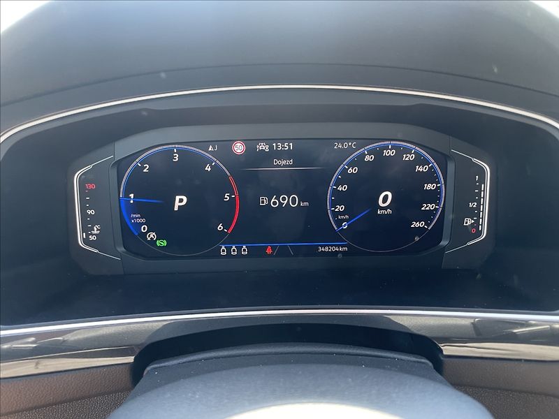 Volkswagen Tiguan 2,0 TDi 110kw DSG R-Line LED R - fotka 18 z 40