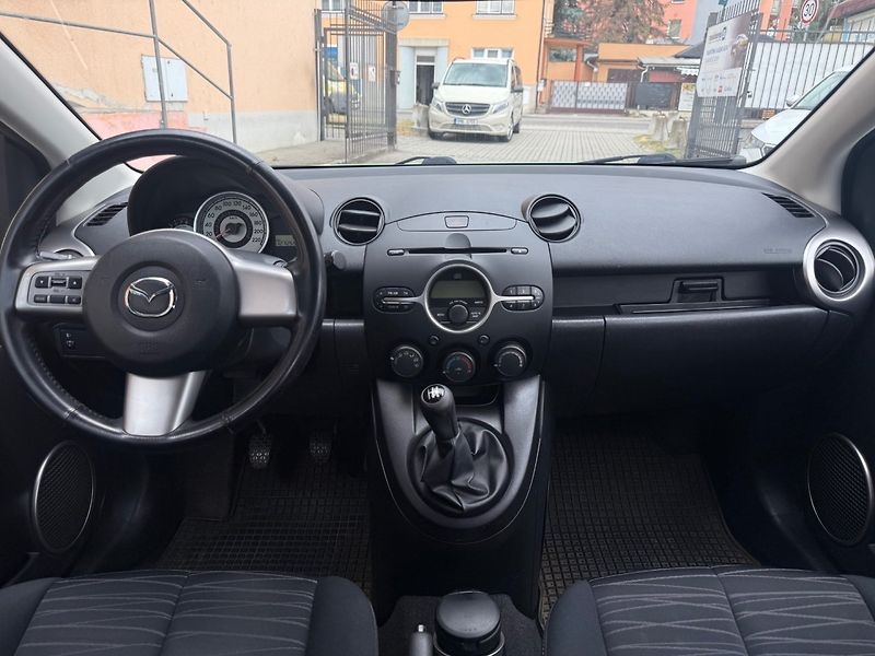Mazda 2 (2008) 1.3 - fotka 7 z 12