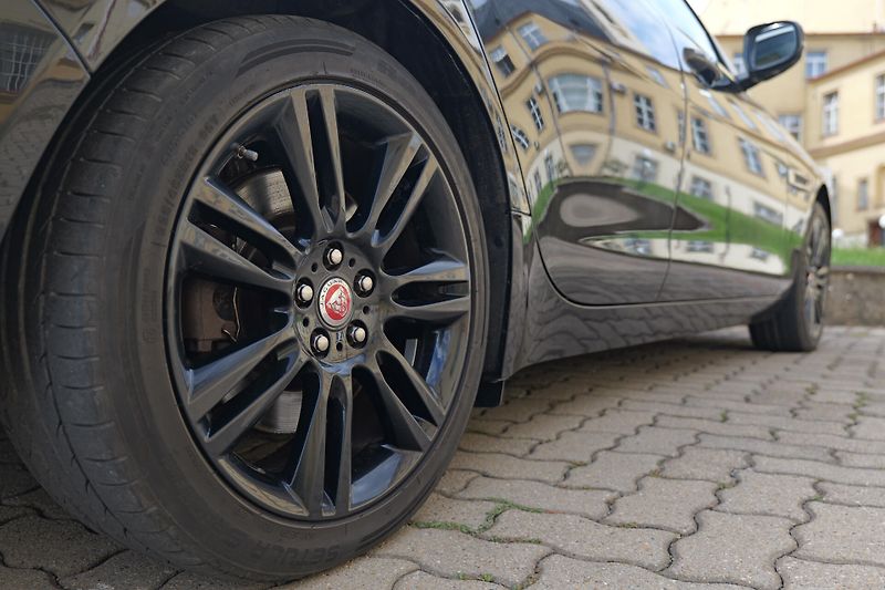 Jaguar XE 20t Prestige Meridian Kůže - fotka 10 z 35
