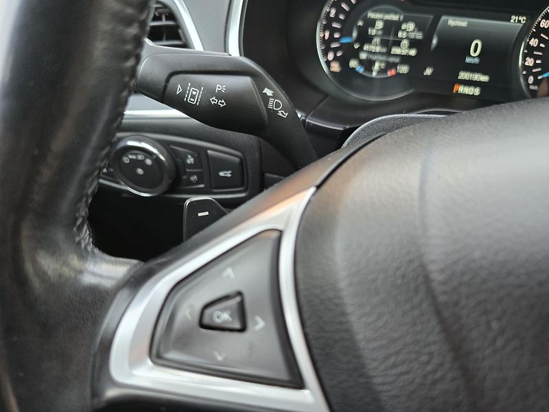 Ford S-MAX TITANIUM 2.0 132kW LED + NAVI - fotka 36 z 48