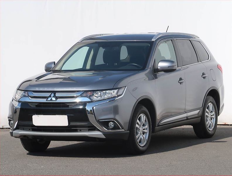 Mitsubishi Outlander (2016) Intense 2.0, ČR,1.maj - fotka 2 z 18
