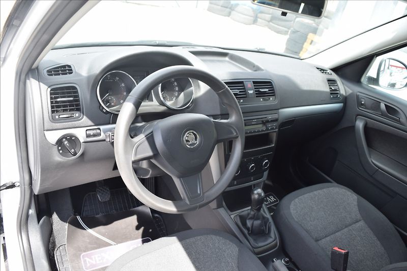 Škoda Yeti 1,2 TSI 77KW NÍZKÉ KM NOVÁ STK - fotka 16 z 46