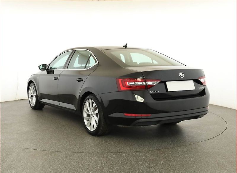 Škoda Superb (2017) Laurin&Klement 1.8 TSI, Kůže - fotka 4 z 21