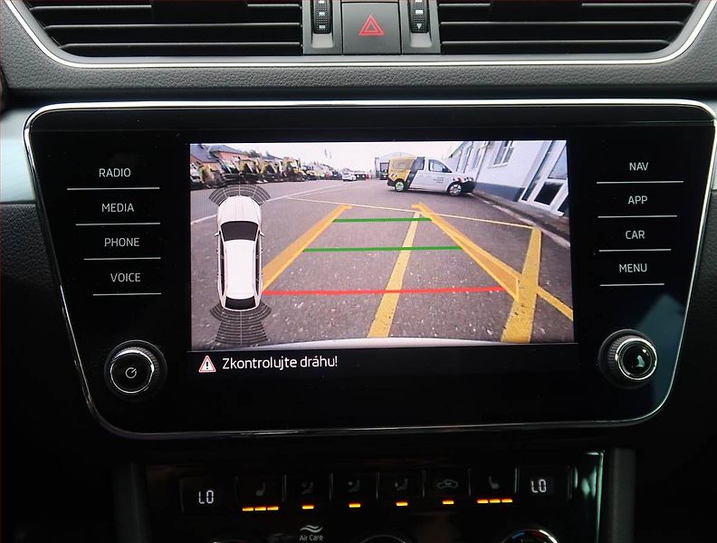 Škoda Superb (2018) 1.6 TDI, Navi, Tempomat - fotka 17 z 19
