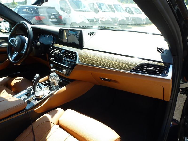 BMW Řada 5 3,0 D X-Drive M-Paket  Carbon - fotka 29 z 62