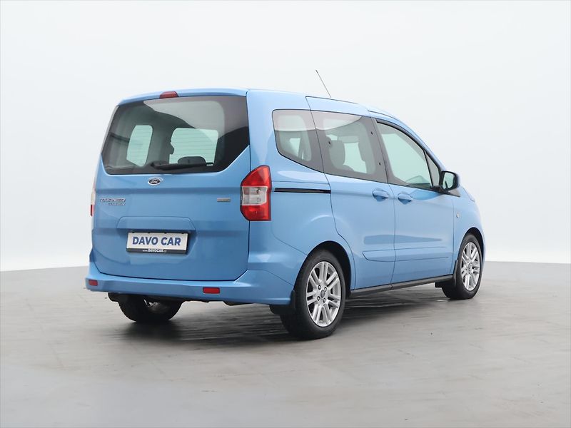 Ford Tourneo Courier 1,0 EB 74kW CZ  Titanium 1.Maj - fotka 7 z 28