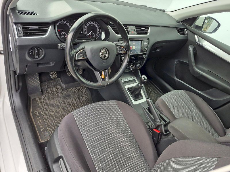 Škoda Octavia (2019) Ambition PLUS 1.6 TDI 85kW Com - fotka 12 z 26