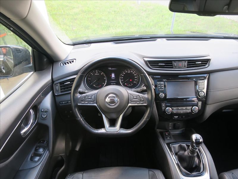 Nissan X-Trail 2,0  dCi Panorama 360°  7 míst - fotka 10 z 29