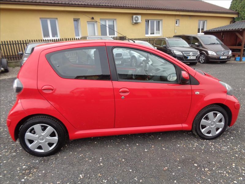 Toyota Aygo 1,0 - fotka 8 z 16