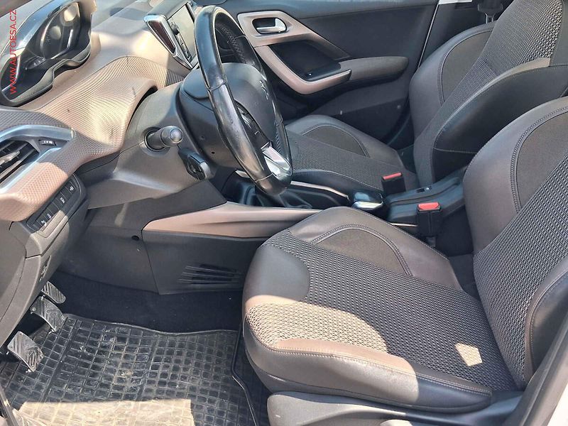 Peugeot 2008 (2015) 1.6 VTi, ČR, Allure - fotka 9 z 21