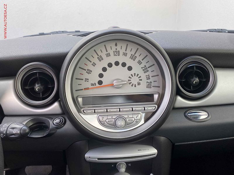 Mini Cooper (2008) 1.6D, AT, AC, temp - fotka 13 z 15