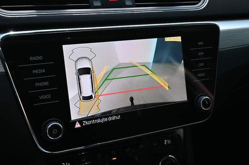 Škoda Superb (2022) 2.0 LED DSG ACC Virtual Kamera - fotka 20 z 34