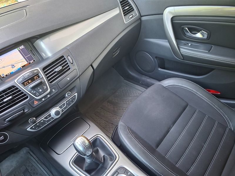Renault Laguna (2013) 2.0dCi 110kW BLACK EDITION - fotka 13 z 33
