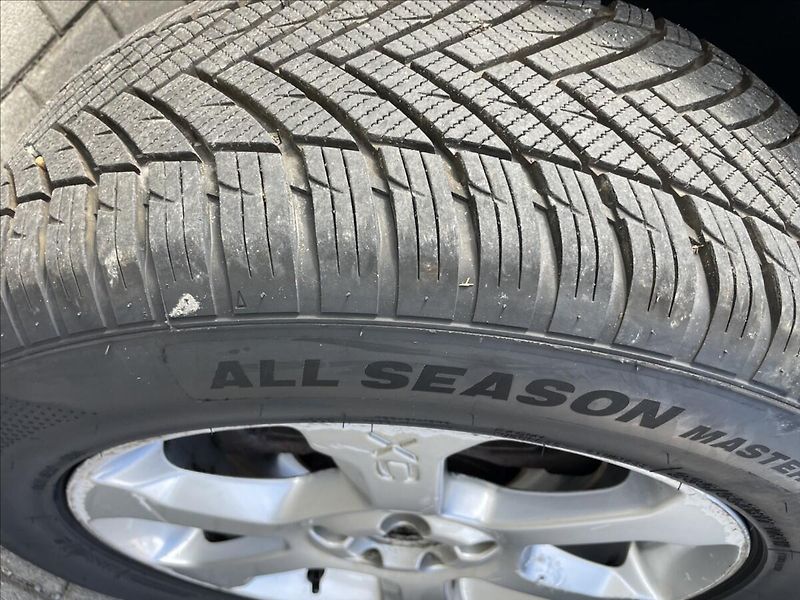 Volvo XC70 2,4 D5 151kw AWD Geartronic Mo - fotka 24 z 35