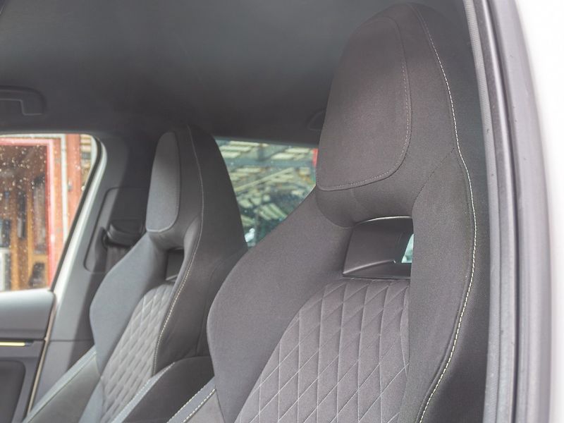 Škoda Scala (2019) ČR 1.6TDI DSG – ČERNÝ STROP - fotka 17 z 46